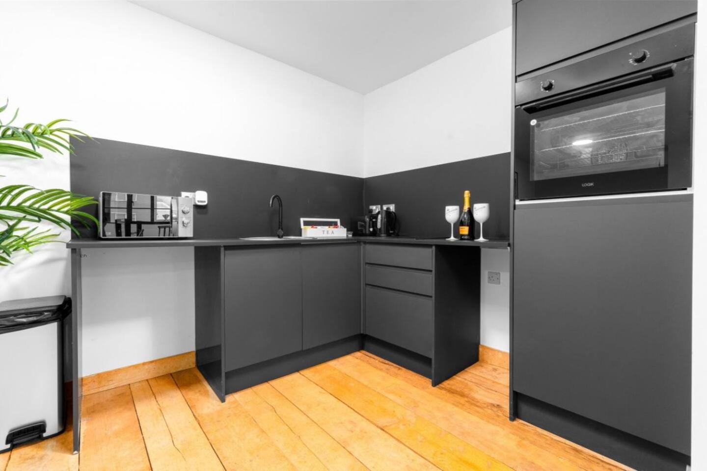 Loft Style Apartment - Near City Centre - Smart Tv- Wifi - Parking - Top Rated - 3Nt Birmingham Bagian luar foto